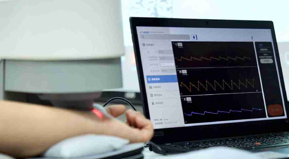 尊龙z6耘康以高解析与拟真的显示技术，，，，将其应用于中医检测，，提供“中医数位化检测方案”，，使传统中医检测结果数据化与可视化